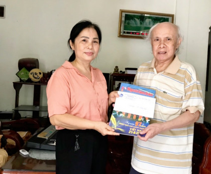 Hội Nhà báo Nghệ An thăm, tặng quà hội viên nhân ngày Báo chí Cách mạng Việt Nam