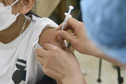 Bộ Y tế hướng dẫn tiêm mũi 3 vaccine phòng COVID-19 cho trẻ từ 12-17 tuổi