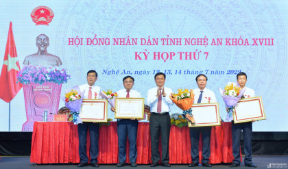 Trao Huân chương Lao động của Chủ tịch nước cho 4 cá nhân ở Nghệ An