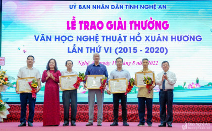 Nghệ An: Trao giải thưởng Văn học Nghệ thuật Hồ Xuân Hương cho 74 tác giả/ nhóm tác giả