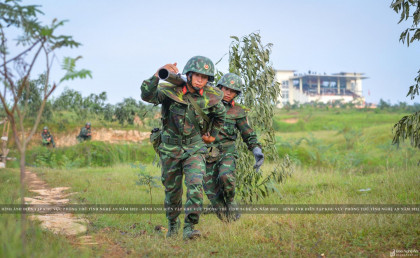 Nghệ An: Diễn tập thực binh bắn đạn thật tiến công địch đổ bộ đường không