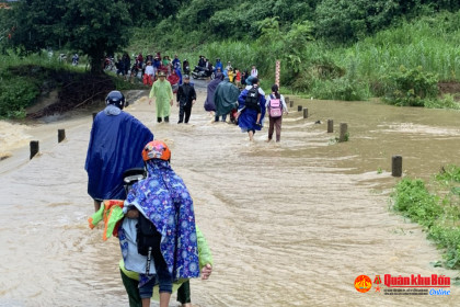Huyện Quỳ Hợp (Nghệ An): Huy động hàng trăm cán bộ, chiến sĩ dân quân ứng phó với mưa lũ