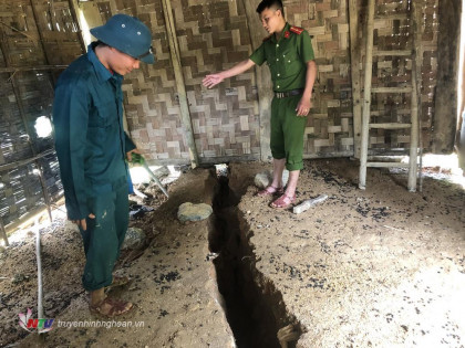 Xã nghèo vùng cao Kỳ Sơn xuất hiện vết nứt bất thường sau mưa lũ