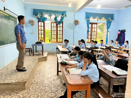 Nhiều học sinh ở xã Lạng Sơn (Anh Sơn) đã đến trường trở lại