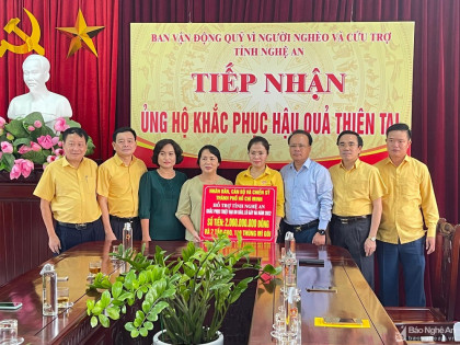 Thành phố Hồ Chí Minh trao 2 tỷ đồng hỗ trợ người dân Nghệ An khắc phục hậu quả mưa lũ