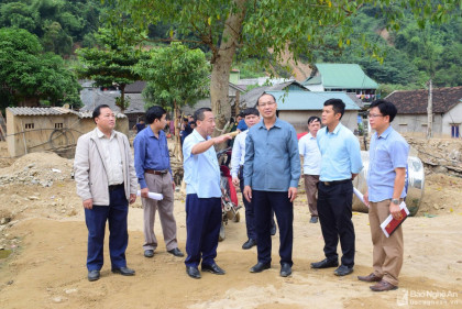 Lãnh đạo tỉnh làm việc với huyện Kỳ Sơn về công tác khắc phục lũ quét và tái định cư