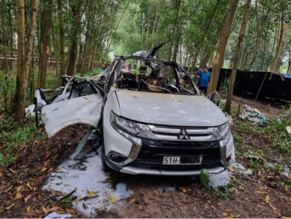 Khoảnh khắc ôtô đi vào rừng tràm nổ tung làm tài xế tử vong ở Củ Chi