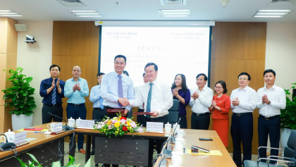 6  Lãnh đạo Đài THVN và tỉnh Nghệ An trao biên bản ký kết
