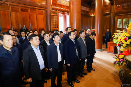 Thủ tướng Chính phủ dâng hoa, dâng hương tưởng niệm Chủ tịch Hồ Chí...