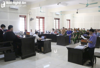 Ngày thứ 2, phiên phúc thẩm xét xử vụ án tại Trung tâm Giáo dục thường xuyên huyện Hưng Nguyên: 6 luật sư tham gia bào chữa cho bị cáo Lê Thị Dung