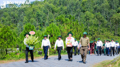 Lãnh đạo tỉnh Nghệ An tưởng niệm Đại tướng Võ Nguyên Giáp và các anh hùng liệt sĩ tại Quảng Bình, Quảng Trị