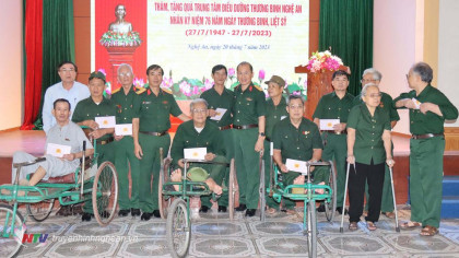 Quân khu 4 thăm, tặng quà tại các Trung tâm Điều dưỡng Thương binh nặng tỉnh Nghệ An