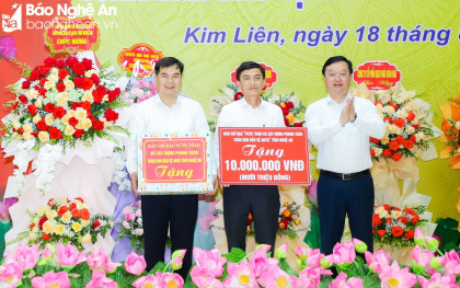 Chủ tịch UBND tỉnh Nguyễn Đức Trung dự Ngày hội toàn dân bảo vệ an ninh Tổ quốc tại huyện Nam Đàn