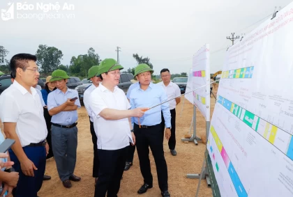 Chủ tịch UBND tỉnh Nghệ An kiểm tra tiến độ thực hiện dự án Đường ven biển