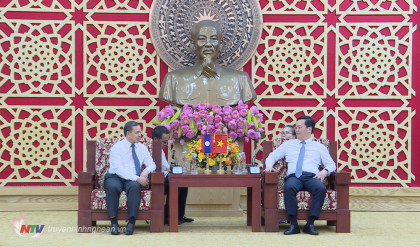 Chủ tịch UBND tỉnh tiếp Đại sứ CHDCND Lào tại Việt Nam