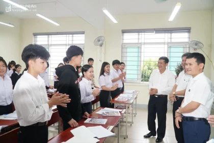 Nghệ An xem xét ban hành chính sách hỗ trợ đào tạo lưu học sinh Lào diện thỏa thuận hợp tác giáo dục, đào tạo