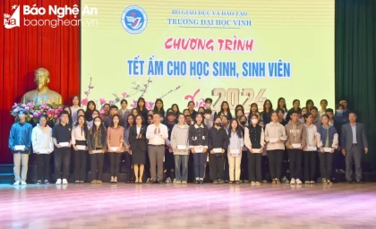 Trường Đại học Vinh tổ chức chương trình 'Tết ấm cho học sinh, sinh viên - Xuân Giáp Thìn 2024'