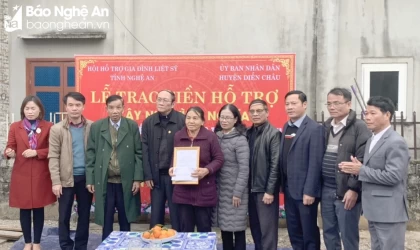 Trao 150 triệu đồng hỗ trợ xây dựng nhà tình nghĩa ở Đô Lương và Diễn Châu
