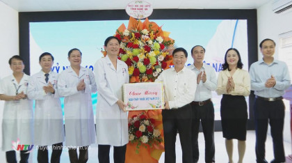 Phó Bí thư Thường trực Tỉnh ủy chúc mừng các đơn vị y tế nhân ngày Thầy thuốc Việt Nam
