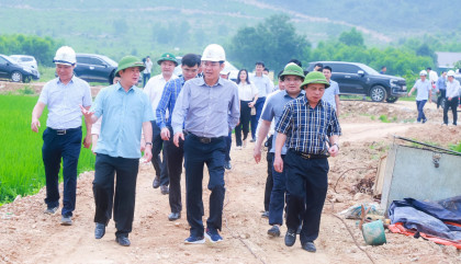 Bí thư Tỉnh ủy Thái Thanh Quý kiểm tra tiến độ thi công dự án đường...