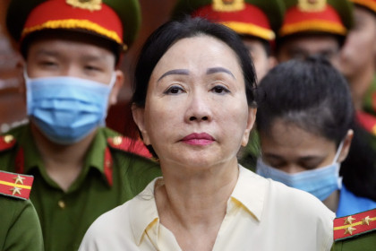 4 ngân hàng nước ngoài phản đối để bà Trương Mỹ Lan bán tòa Capital Place