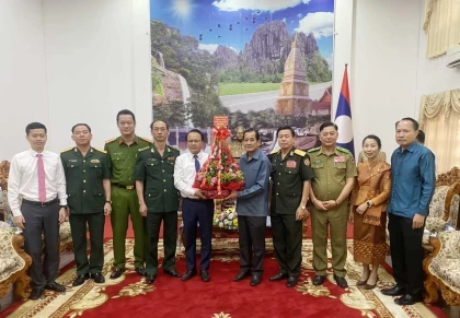 Đoàn công tác tỉnh Nghệ An thăm và chúc Tết cổ truyền Bunpimay tại tỉnh Bôlykhămxay, nước CHDCND Lào