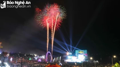 Mãn nhãn màn pháo hoa đêm khai mạc Lễ hội du lịch Cửa Lò năm 2024