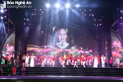 Chương trình Nghệ thuật bế mạc Lễ hội Làng Sen năm 2024 'Từ Làng Sen đến thành phố Hồ Chí Minh'