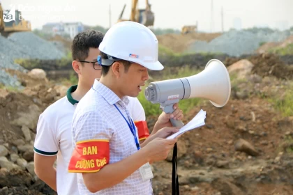 Cưỡng chế thu hồi đất của 8 hộ dân tại huyện Hưng Nguyên để bàn giao...