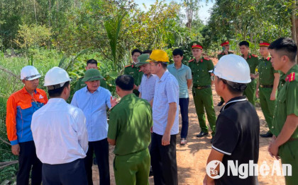 Bí thư Tỉnh ủy Nghệ An Thái Thanh Quý tới hiện trường, chỉ đạo xử lý phát sinh liên quan đến thi công dự án đường dây 500kV