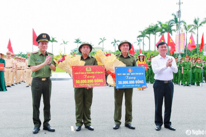 Bộ trưởng Bộ Công an Lương Tam Quang dự Lễ ra mắt lực lượng tham gia bảo vệ an ninh, trật tự ở cơ sở tại Nghệ An