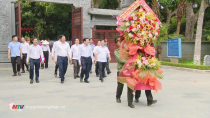 Trưởng Ban Nội chính TW dâng hương tại Khu di tích Kim Liên và thăm, tặng quà nhân ngày Thương binh Liệt sĩ