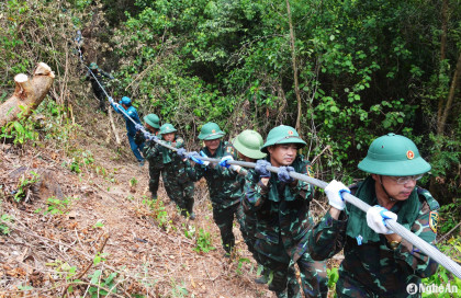 Lực lượng vũ trang Nghệ An 'vượt nắng thắng mưa' trên công trường đường dây 500kV mạch 3