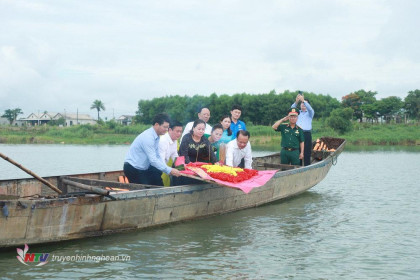 Lãnh đạo tỉnh Nghệ An dâng hương tưởng niệm, tri ân các anh hùng liệt sĩ yên nghỉ tại Quảng Trị