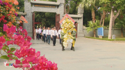 Lãnh đạo tỉnh Nghệ An dâng hương tưởng niệm Chủ tịch Hồ Chí Minh nhân dịp Quốc khánh 2/9