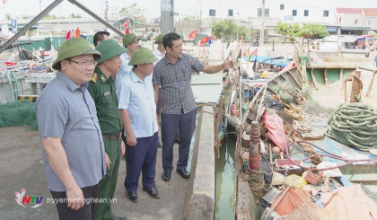 Phó Chủ tịch UBND tỉnh Nguyễn Văn Đệ kiểm tra công tác phòng chống bão số 3