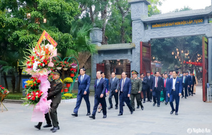 Lãnh đạo tỉnh Nghệ An dâng hoa, dâng hương tưởng niệm Chủ tịch Hồ Chí Minh và Tổng Bí thư Lê Hồng Phong