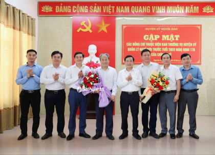 Trưởng và phó Ban Tuyên giáo và Dân vận Huyện ủy Nghĩa Đàn xin nghỉ...