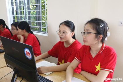 Học sinh Nghệ An lúng túng khi đăng ký vào lớp 10