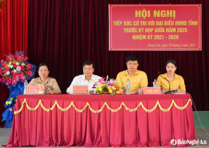Chủ tịch UBND tỉnh Lê Hồng Vinh tiếp xúc cử tri huyện Anh Sơn