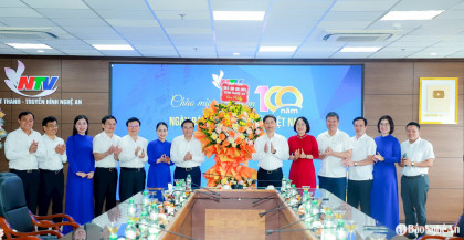 Chủ tịch UBND tỉnh Nghệ An chúc mừng Đài PT-TH Nghệ An, Cơ quan Thông tấn xã Việt Nam nhân kỷ niệm 100 năm Ngày Báo chí cách mạng Việt Nam
