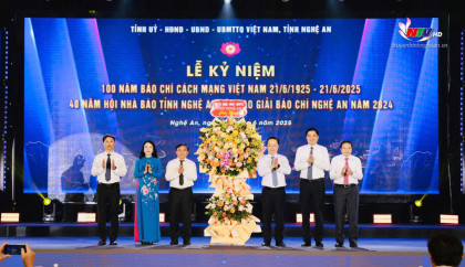 Trang trọng Lễ kỷ niệm 100 năm Ngày Báo chí Cách mạng Việt Nam, 40 năm...