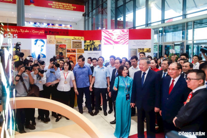 Sức hút từ công nghệ tương tác trong trưng bày báo chí