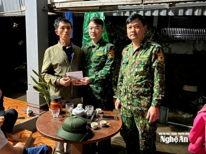 Gặp giông lốc trong đêm, 4 ngư dân Nghệ An may mắn thoát chết sau nhiều giờ trôi dạt trên biển