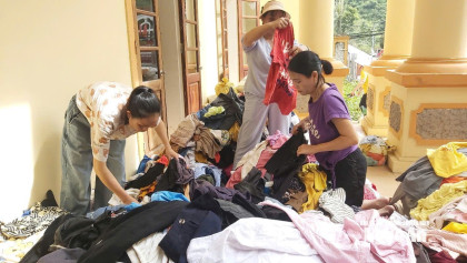 Nhiều người dân vùng tâm lũ Nghệ An cần chăn màn, quần áo...và chỗ ở...