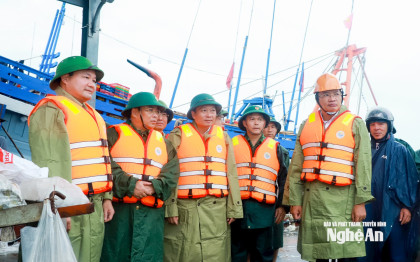 Chủ tịch UBND tỉnh Nghệ An Lê Hồng Vinh kiểm tra công tác ứng phó với bão Wipha