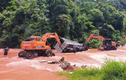 Mưa to, lũ lớn gây nhiều thiệt hại tại vùng núi phía Tây Nghệ An