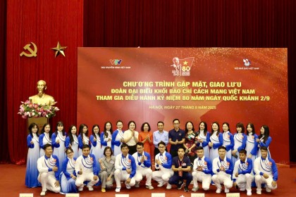 Lãnh đạo các cơ quan báo chí Trung ương gặp mặt đoàn đại biểu Khối Báo chí Cách mạng Việt Nam tham gia diễu hành