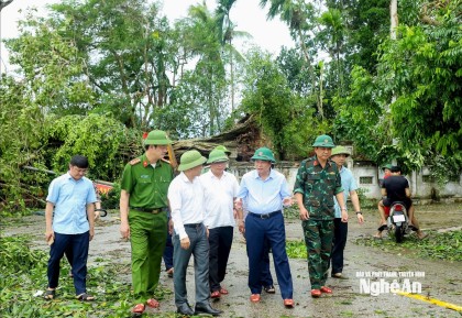 Chủ tịch UBND tỉnh Lê Hồng Vinh kiểm tra thiệt hại do bão số 5 tại các xã Kim Liên, Đô Lương và KCN WHA Industrial Zone Nghệ An