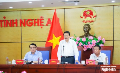 Chủ tịch UBND tỉnh Nghệ An chủ trì họp trực tuyến toàn tỉnh, thúc đẩy...